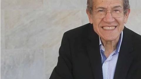 El profesor Latzo creó el programa 'Plantando América´.