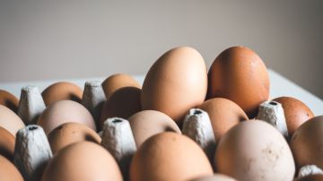 Uno de los principales factores para conservar la frescura en los huevos, es evitar los cambios extremos de temperatura.