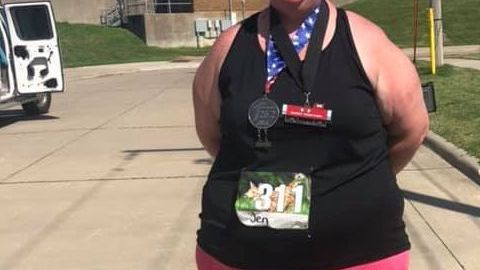 Jennifer Smith pesaba 380 libras cuando corrió su primera maratón.