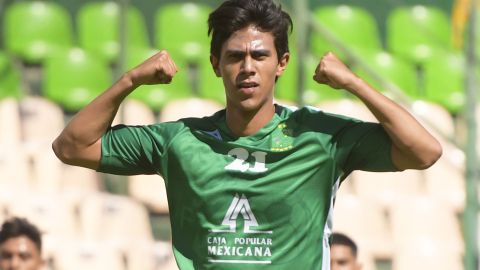 Jose Juan Macias,el mejor goleador mexicano del torneo con solo 19 años.