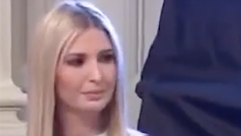 Brummit en la Casa Blanca junto a Ivanka Trump.