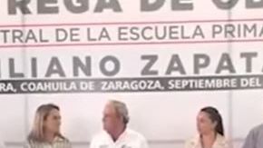 Hasta el sacerdote que se encontraba en la ceremonia no pudo contener la risa.