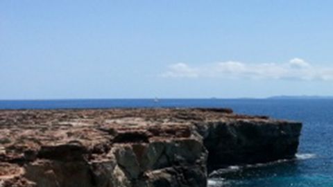 Mar Mediterráneo entre Europa y África.