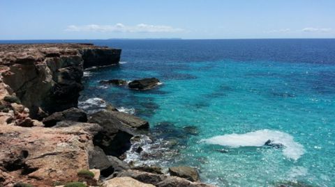 Mar Mediterráneo entre Europa y África.