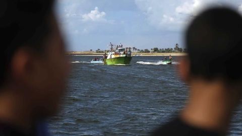 Siguen las travesías de migrantes en el mar Mediterráneo.