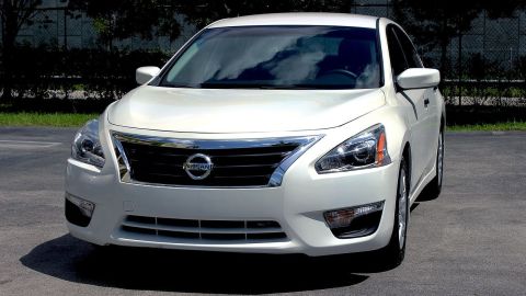 nissan-885308_1280