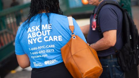 Si usted o alguien que conoce desea obtener más información sobre NYC Care o inscribirse, visite nyccare.nyc o llame al 1-646-NYC-CARE (1-646-692-2273).