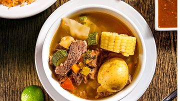 El puchero es una sopa calórica perfecta para el clima frío, es sumamente versátil, es por ello que existen numerosas y únicas versiones de esta sopa en todo el mundo.