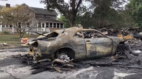 Dodge Challenger Hellcat incendiado