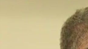 El doctor Bryce Cleary y dos de sus hijos biológicos dieron una rueda de prensa para explicar su caso.