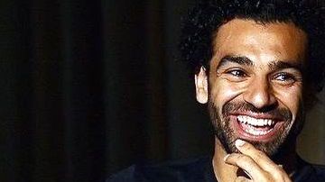 Mohamed Salah desató polémica tras posar con Alessandra Ambrosio.