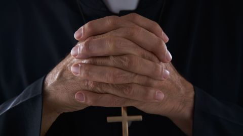 El pastor está acusado de violar a 2 jovencitas.