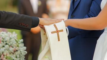 El sacerdote confundió nombres al momento de hacer el acta de matrimonio.