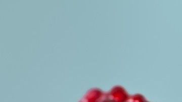 Debido a su alto contenido en antioxidantes, la granada actúa de manera realmente eficaz eliminando los procesos de inflamación de todo el cuerpo, incluso en los casos de artritis más dolorosos, como la artritis reumatoide y la osteoartritis.