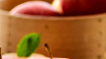 Los beneficios del vinagre de manzana para la salud son inmensos, es un excelente depurador del organismo, un poderoso remedio para la acidez estomacal, combate los problemas de circulación y es de lo más eficaz para perder peso.