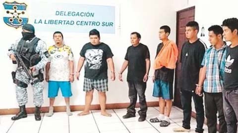 La PNC presentó ayer a 10 supuestos pandilleros que capturó en las últimas horas en Santa Tecla.