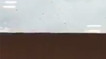 Cuerpos de emergencia en la pista del aeropuerto Midway.