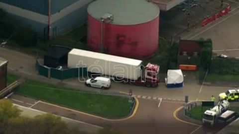 El camión fue hallado en la localidad de Grays, en Essex, al Este de Inglaterra.
