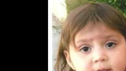 Los niños y la madre que los raptó.