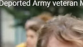 El veterano Miguel Pérez Jr. conversa con reporteros después de su vista con USCIS.