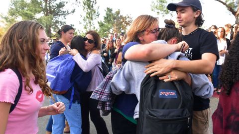 Las escuelas siguen siendo los espacios más seguros para menores.