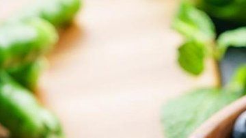 Integrar alimentos con propiedades diuréticas y desintoxicantes en tu dieta, es uno de los mejores hábitos de salud.