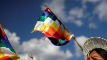 Una seguidora de Evo Morales protestando en Cochabamba.