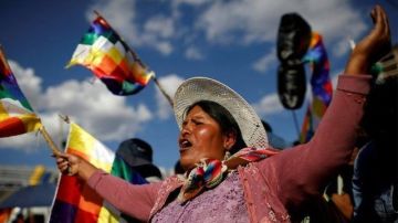 Una seguidora de Evo Morales protestando en Cochabamba.