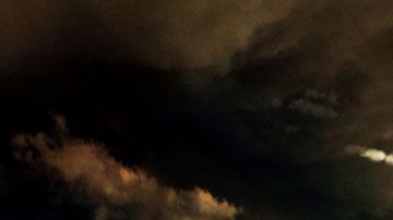 Un artista de NASA imagina cómo fue el bombardeo de meteoritos contra la Tierra.