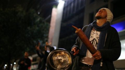 En Colombia es la primea vez que protestan con un cacerolazo.