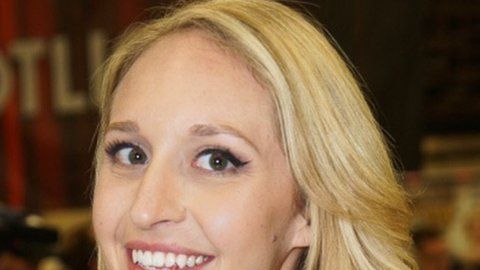 Ginger Banks (i) y Alana Evans (d) dicen que las discriminan por cómo se ganan la vida.
