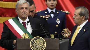 López Obrador cumple un primer año de gobierno con "claroscuros".