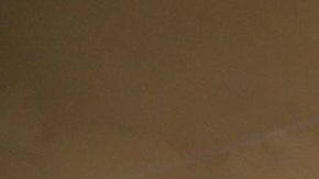 Frente a la Torre Eiffel de París, las mujeres gritaron las consignas feministas del colectivo chileno.