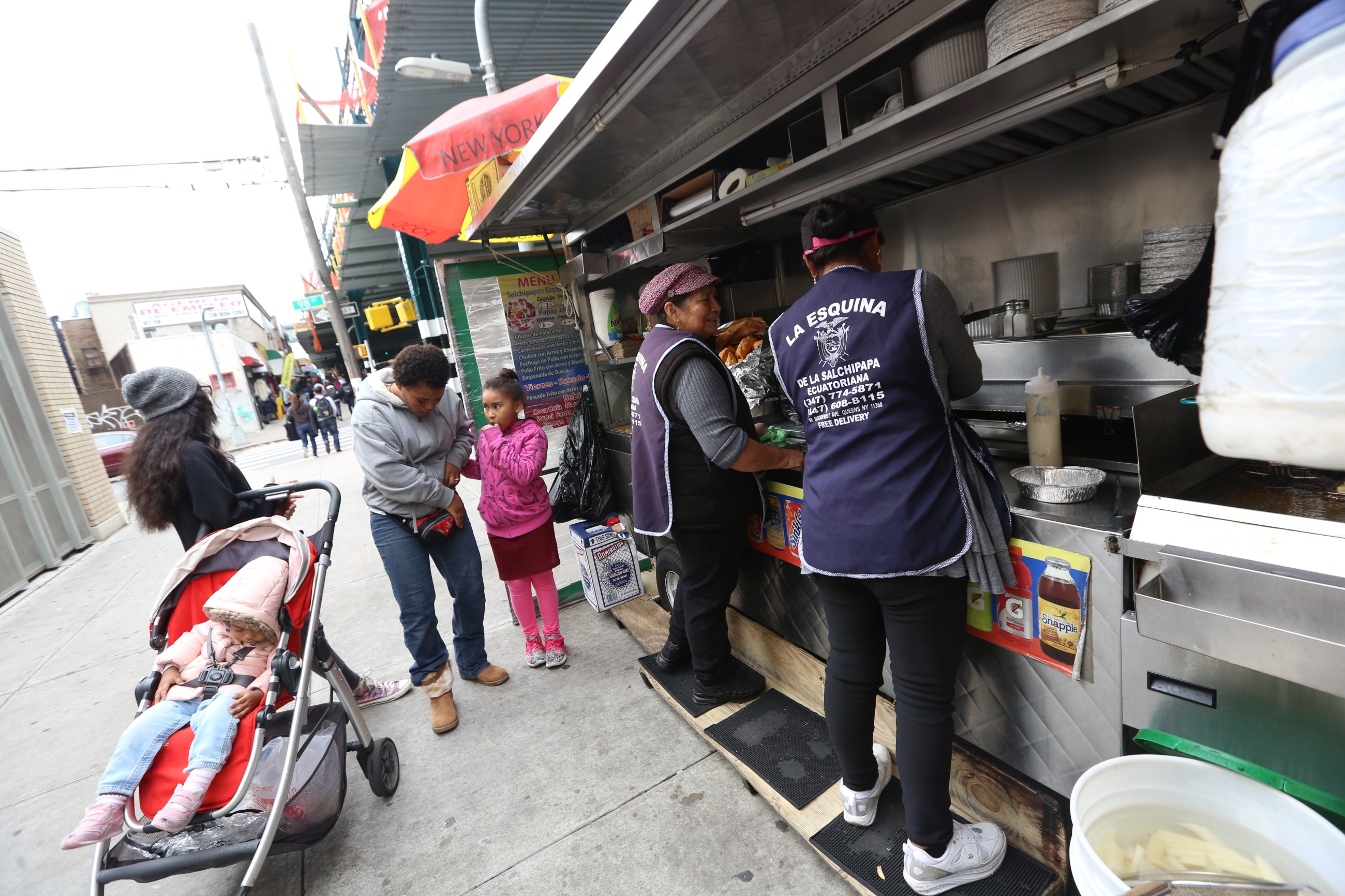 Promueven ley estatal para levantar límite a permisos de venta ambulante en  NY - El Diario NY, image size:2600x1733