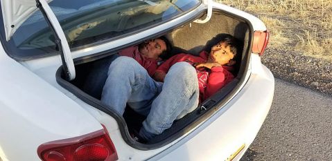 Un caso de indocumentados en cajuela registrado en Arizona en 2018.