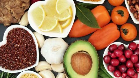 Vive de manera más saludable, integra en tu dieta diaria el consumo de 5 o más porciones de frutas y verduras.