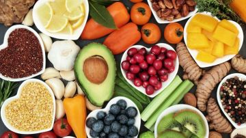 Vive de manera más saludable, integra en tu dieta diaria el consumo de 5 o más porciones de frutas y verduras.