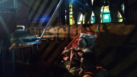 Evacúan a los marinos heridos de un barco italiano atacado por piratas.