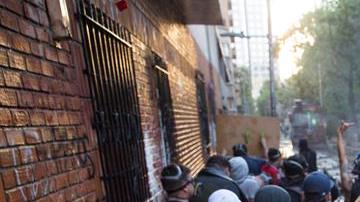 Manifestantes participan de las protestas durante la conmemoración del primer aniversario del asesinato del comunero mapuche Camilo Catrillanca.