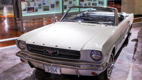 Gail Wise , de 76 años de edad, compró su Ford Mustang a los 22 años