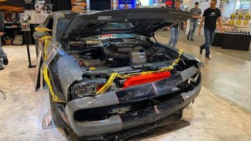 Los mecánicos de Quintin Brothers Auto and Performance tardaron más de mil horas en restaurar este Dodge Challenger para que un ladrón lo robara en el marco del SEMA show 2019