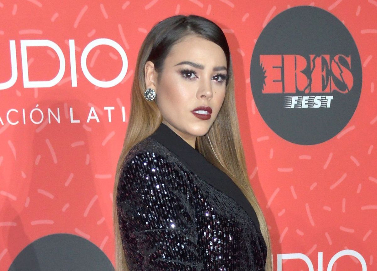 Con Sensuales Movimientos Danna Paola Luce Su Cuerpo En Pleno Escenario El Diario Ny 