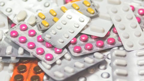 Quizás sea mejor que no vayas a tiendas en las que sólo vendan medicamentos si quieres ahorrar.