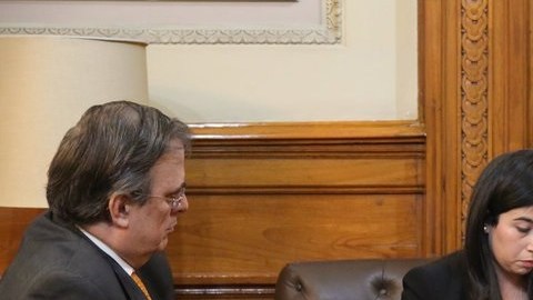El canciller Marcelo Ebrard acompañó al presidente López Obrador en la llamada a Trump.
