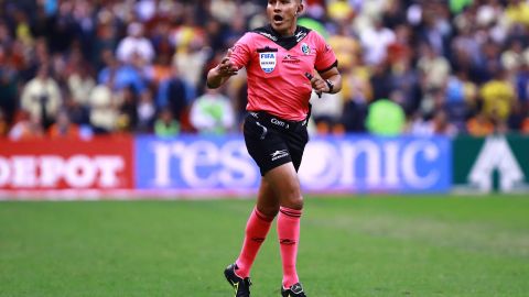 El árbitro Fernando Guerrero pasó por alto el protocolo establecido por la FEMEXFUT.