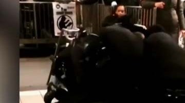 El vendedor se negó a mostrar su identificación.