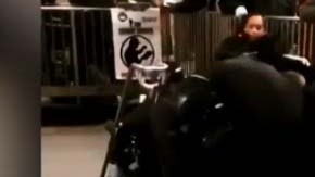 El vendedor se negó a mostrar su identificación.