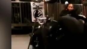 El vendedor se negó a mostrar su identificación.