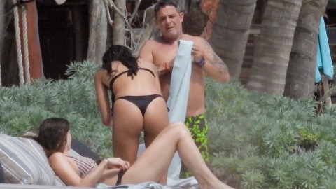 Photo © 2019 Backgrid/The Grosby Group
Spain: Lagencia Grosby
Tulum, MEXICO - *EXCLUSIVE*
Spanish Singer Alejandro Sanz enjoys a relaxing day with his girl at the beach while vacationing in Tulum.
Pictured: Alejandro Sanz
26 OCTOBER 2019