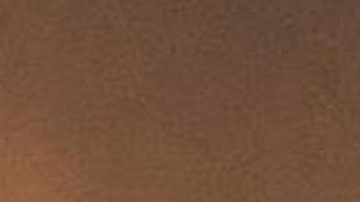 Adrián Uribe y su novia.